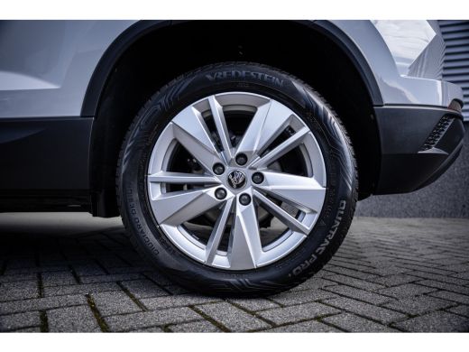 Skoda Karoq 1.5 TSI ACT Business Edition | Achteruitrijcamera | Lichtmetalen velgen 17" | Trekhaak uitklapbaar ActivLease financial lease