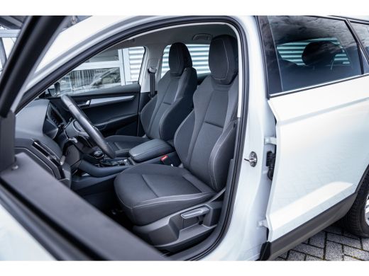 Skoda Karoq 1.5 TSI ACT Business Edition | Achteruitrijcamera | Lichtmetalen velgen 17" | Trekhaak uitklapbaar ActivLease financial lease
