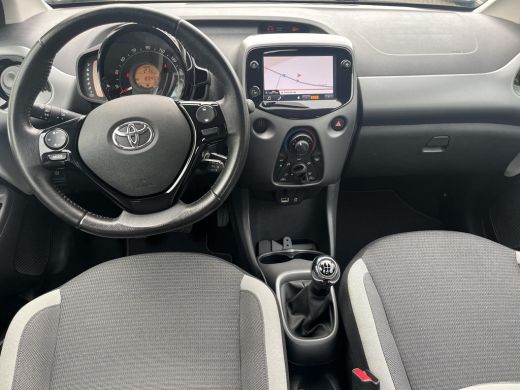 Toyota Aygo 1.0 VVT-i x-play | 5 deurs | Carplay | Navigatie | Parkeercamera | Leder stuurwiel | ActivLease financial lease