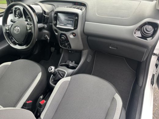 Toyota Aygo 1.0 VVT-i x-play | 5 deurs | Carplay | Navigatie | Parkeercamera | Leder stuurwiel | ActivLease financial lease