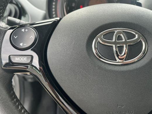 Toyota Aygo 1.0 VVT-i x-play | 5 deurs | Carplay | Navigatie | Parkeercamera | Leder stuurwiel | ActivLease financial lease