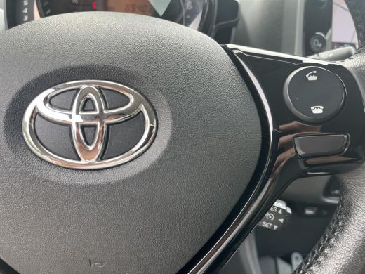 Toyota Aygo 1.0 VVT-i x-play | 5 deurs | Carplay | Navigatie | Parkeercamera | Leder stuurwiel | ActivLease financial lease