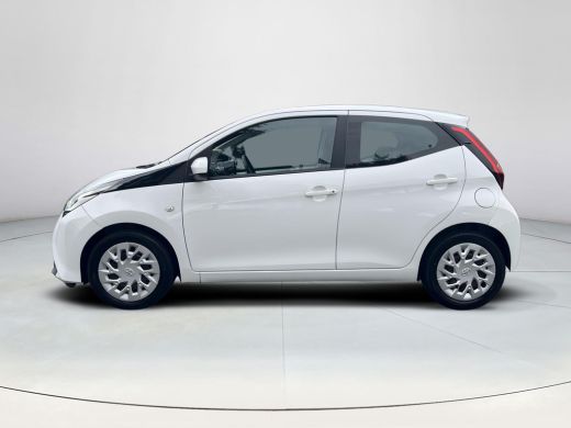 Toyota Aygo 1.0 VVT-i x-play | 5 deurs | Carplay | Navigatie | Parkeercamera | Leder stuurwiel | ActivLease financial lease