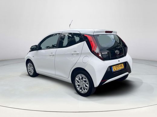 Toyota Aygo 1.0 VVT-i x-play | 5 deurs | Carplay | Navigatie | Parkeercamera | Leder stuurwiel | ActivLease financial lease