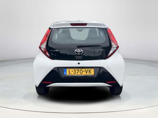Toyota Aygo 1.0 VVT-i x-play | 5 deurs | Carplay | Navigatie | Parkeercamera | Leder stuurwiel | ActivLease financial lease
