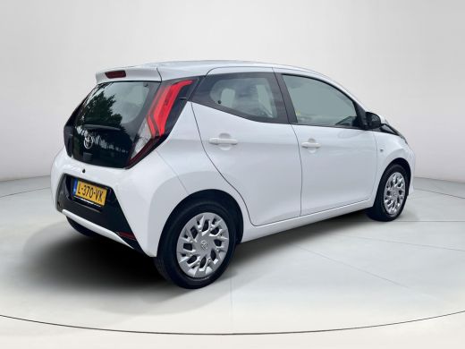 Toyota Aygo 1.0 VVT-i x-play | 5 deurs | Carplay | Navigatie | Parkeercamera | Leder stuurwiel | ActivLease financial lease
