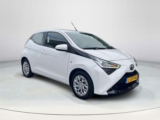 Toyota Aygo 1.0 VVT-i x-play | 5 deurs | Carplay | Navigatie | Parkeercamera | Leder stuurwiel | ActivLease financial lease