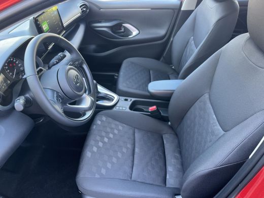Toyota Yaris 1.5 Hybrid 115 Active | Emotional red premium lak | Nieuw uit voorraad leverbaar | ActivLease financial lease