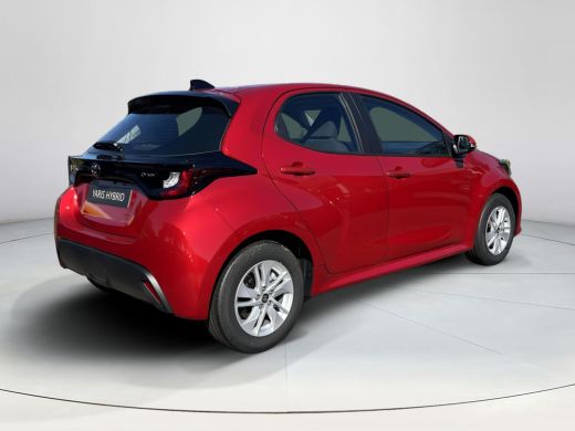 Toyota Yaris 1.5 Hybrid 115 Active | Emotional red premium lak | Nieuw uit voorraad leverbaar | ActivLease financial lease