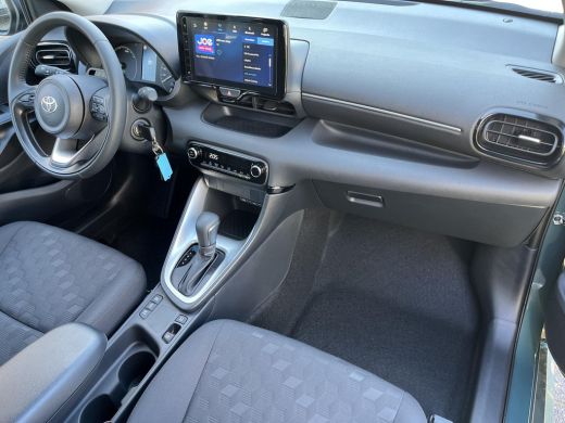 Toyota Yaris 1.5 Hybrid 115 Comfort | Forest green metallic | Nieuw uit voorraad leverbaar | ActivLease financial lease