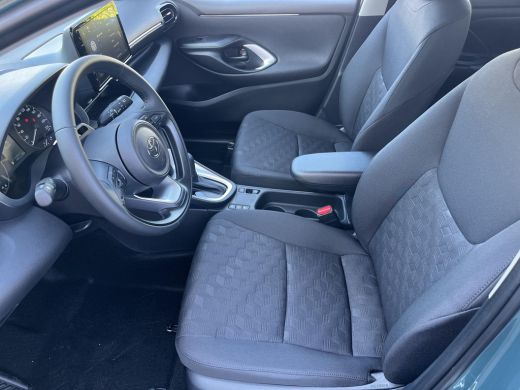 Toyota Yaris 1.5 Hybrid 115 Comfort | Forest green metallic | Nieuw uit voorraad leverbaar | ActivLease financial lease
