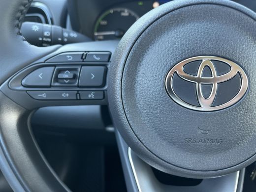 Toyota Yaris 1.5 Hybrid 115 Comfort | Forest green metallic | Nieuw uit voorraad leverbaar | ActivLease financial lease
