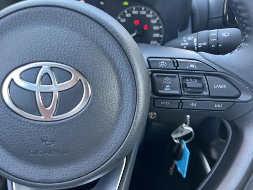 Toyota Yaris 1.5 Hybrid 115 Comfort | Forest green metallic | Nieuw uit voorraad leverbaar | ActivLease financial lease