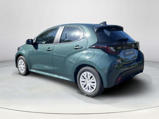 Toyota Yaris 1.5 Hybrid 115 Comfort | Forest green metallic | Nieuw uit voorraad leverbaar | ActivLease financial lease