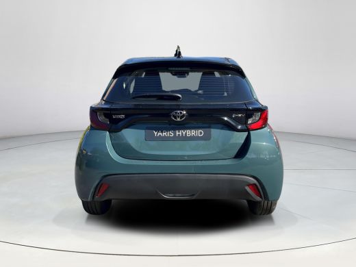 Toyota Yaris 1.5 Hybrid 115 Comfort | Forest green metallic | Nieuw uit voorraad leverbaar | ActivLease financial lease