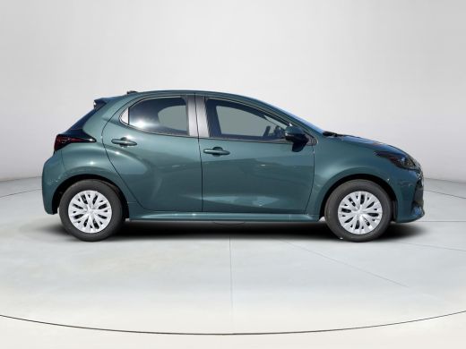 Toyota Yaris 1.5 Hybrid 115 Comfort | Forest green metallic | Nieuw uit voorraad leverbaar | ActivLease financial lease