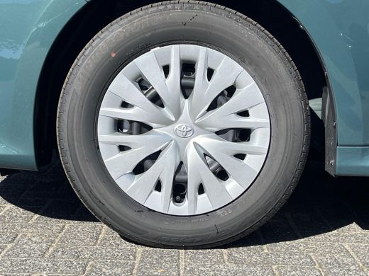 Toyota Yaris 1.5 Hybrid 115 Comfort | Forest green metallic | Nieuw uit voorraad leverbaar | ActivLease financial lease