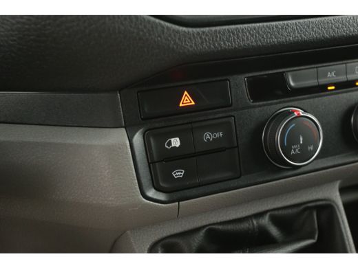 Volkswagen Crafter 2.0 TDI L3H2 140PK | Airco | Camera | 3 Zits | Trekhaak | Carplay | Elektrpakket ActivLease financial lease