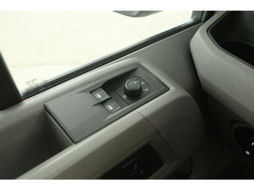Volkswagen Crafter 2.0 TDI L3H2 140PK | Airco | Camera | 3 Zits | Trekhaak | Carplay | Elektrpakket ActivLease financial lease