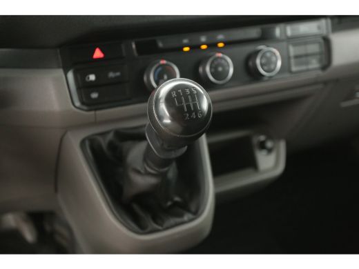 Volkswagen Crafter 2.0 TDI L3H2 140PK | Airco | Camera | 3 Zits | Trekhaak | Carplay | Elektrpakket ActivLease financial lease
