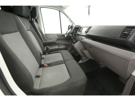 Volkswagen Crafter 2.0 TDI L3H2 140PK | Airco | Camera | 3 Zits | Trekhaak | Carplay | Elektrpakket ActivLease financial lease