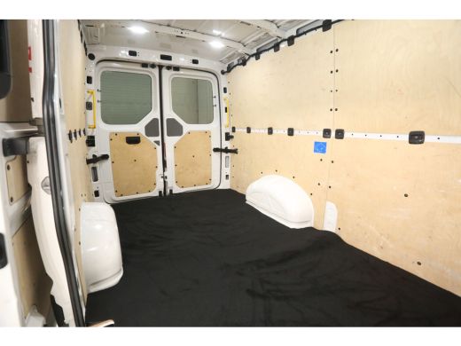 Volkswagen Crafter 2.0 TDI L3H2 140PK | Airco | Camera | 3 Zits | Trekhaak | Carplay | Elektrpakket ActivLease financial lease