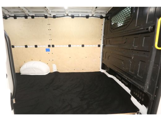 Volkswagen Crafter 2.0 TDI L3H2 140PK | Airco | Camera | 3 Zits | Trekhaak | Carplay | Elektrpakket ActivLease financial lease