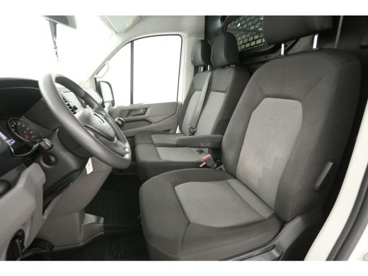 Volkswagen Crafter 2.0 TDI L3H2 140PK | Airco | Camera | 3 Zits | Trekhaak | Carplay | Elektrpakket ActivLease financial lease