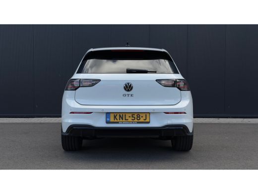 Volkswagen Golf 1.5 eHybrid GTE | Trekhaak | Blackstyle | Head-Up | Camera | ActivLease financial lease