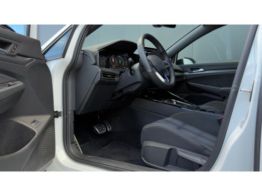 Volkswagen Golf 1.5 eHybrid GTE | Trekhaak | Blackstyle | Head-Up | Camera | ActivLease financial lease