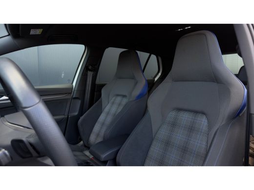 Volkswagen Golf 1.5 eHybrid GTE | Trekhaak | Blackstyle | Head-Up | Camera | ActivLease financial lease