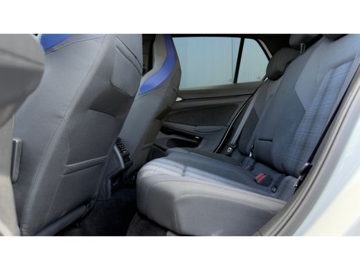 Volkswagen Golf 1.5 eHybrid GTE | Trekhaak | Blackstyle | Head-Up | Camera | ActivLease financial lease