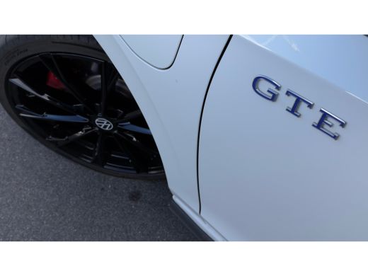 Volkswagen Golf 1.5 eHybrid GTE | Trekhaak | Blackstyle | Head-Up | Camera | ActivLease financial lease