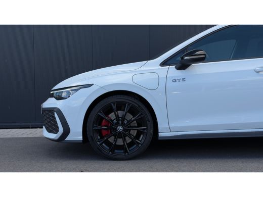 Volkswagen Golf 1.5 eHybrid GTE | Trekhaak | Blackstyle | Head-Up | Camera | ActivLease financial lease
