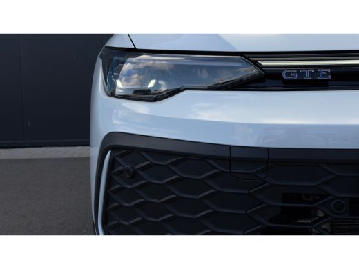 Volkswagen Golf 1.5 eHybrid GTE | Trekhaak | Blackstyle | Head-Up | Camera | ActivLease financial lease