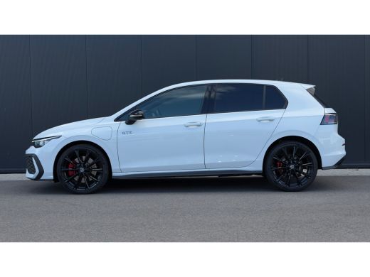 Volkswagen Golf 1.5 eHybrid GTE | Trekhaak | Blackstyle | Head-Up | Camera | ActivLease financial lease
