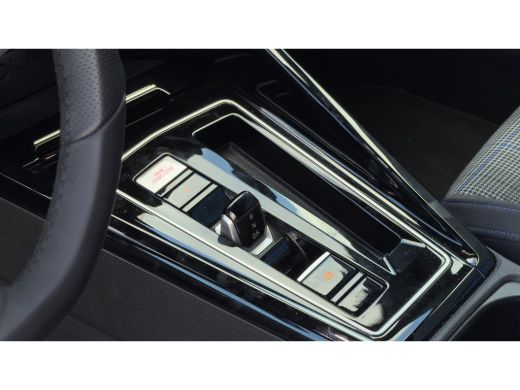 Volkswagen Golf 1.5 eHybrid GTE | Trekhaak | Blackstyle | Head-Up | Camera | ActivLease financial lease