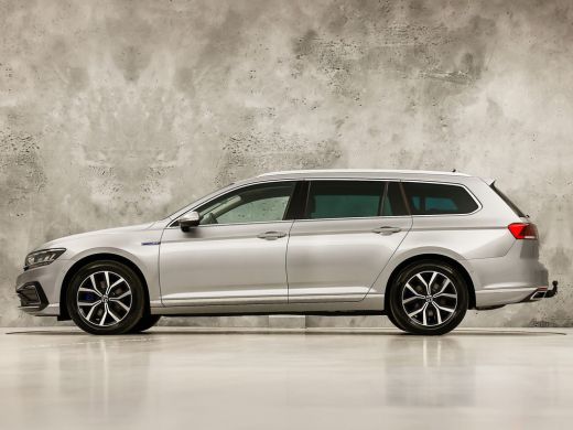 Volkswagen Passat Variant 1.4 TSI PHEV GTE 218Pk Automaat (APPLE CARPLAY, SOH 88,9%, GROOT NAVI, CAMERA, TREKHAAK, ... ActivLease financial lease