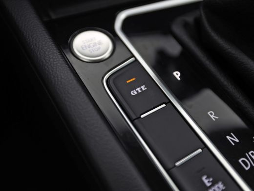 Volkswagen Passat Variant 1.4 TSI PHEV GTE 218Pk Automaat (APPLE CARPLAY, SOH 88,9%, GROOT NAVI, CAMERA, TREKHAAK, ... ActivLease financial lease