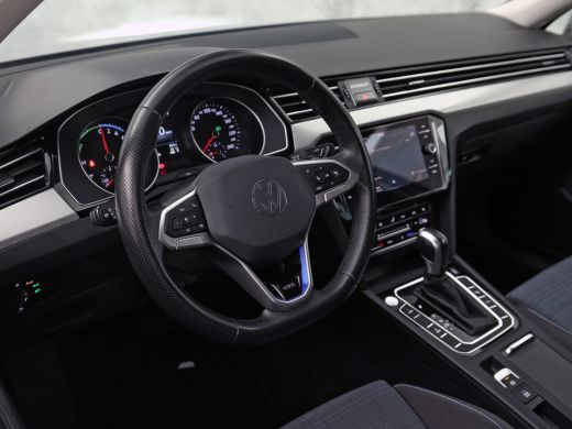 Volkswagen Passat Variant 1.4 TSI PHEV GTE 218Pk Automaat (APPLE CARPLAY, SOH 88,9%, GROOT NAVI, CAMERA, TREKHAAK, ... ActivLease financial lease