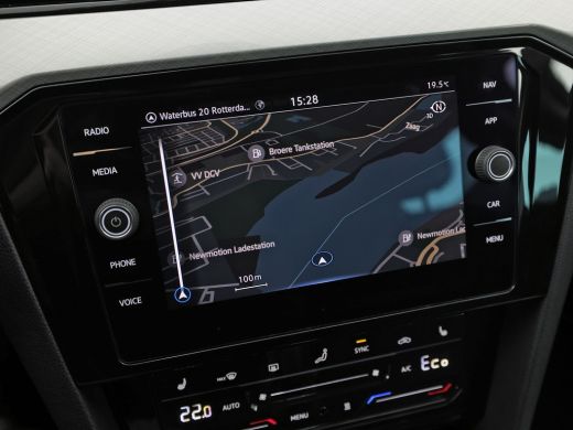 Volkswagen Passat Variant 1.4 TSI PHEV GTE 218Pk Automaat (APPLE CARPLAY, SOH 88,9%, GROOT NAVI, CAMERA, TREKHAAK, ... ActivLease financial lease