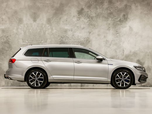 Volkswagen Passat Variant 1.4 TSI PHEV GTE 218Pk Automaat (APPLE CARPLAY, SOH 88,9%, GROOT NAVI, CAMERA, TREKHAAK, ... ActivLease financial lease