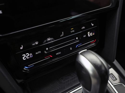 Volkswagen Passat Variant 1.4 TSI PHEV GTE 218Pk Automaat (APPLE CARPLAY, SOH 88,9%, GROOT NAVI, CAMERA, TREKHAAK, ... ActivLease financial lease