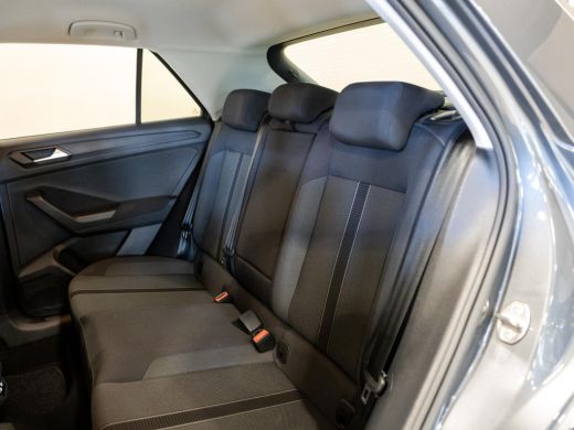 Volkswagen T-Roc 1.0 TSI Life Business / 110pk / Trekhaak / Stoelverwarming / NAP / Dealer onderhouden / ActivLease financial lease