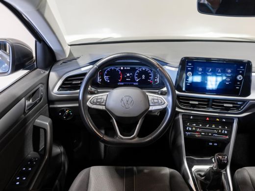 Volkswagen T-Roc 1.0 TSI Life Business / 110pk / Trekhaak / Stoelverwarming / NAP / Dealer onderhouden / ActivLease financial lease