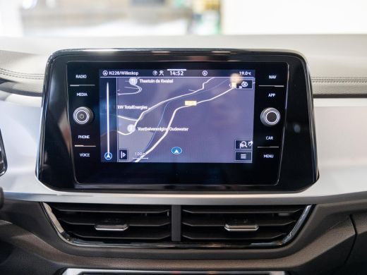 Volkswagen T-Roc 1.0 TSI Life Business / 110pk / Trekhaak / Stoelverwarming / NAP / Dealer onderhouden / ActivLease financial lease
