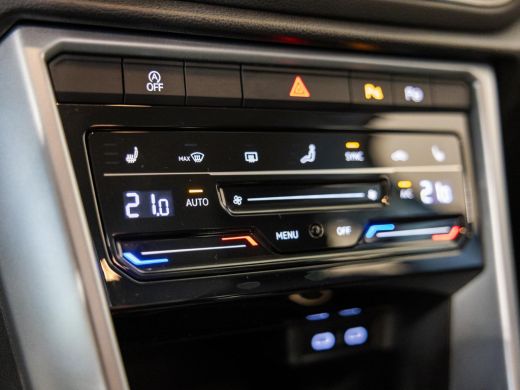 Volkswagen T-Roc 1.0 TSI Life Business / 110pk / Trekhaak / Stoelverwarming / NAP / Dealer onderhouden / ActivLease financial lease