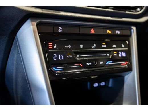 Volkswagen T-Roc 1.0 TSI Life Business / 110pk / Trekhaak / Stoelverwarming / NAP / Dealer onderhouden / ActivLease financial lease