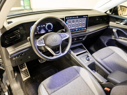 Volkswagen Tiguan 1.5 eTSI Life Edition / 130pk / Rondomzicht camera / Dodehoek assistent / Stoelverwarming / ActivLease financial lease