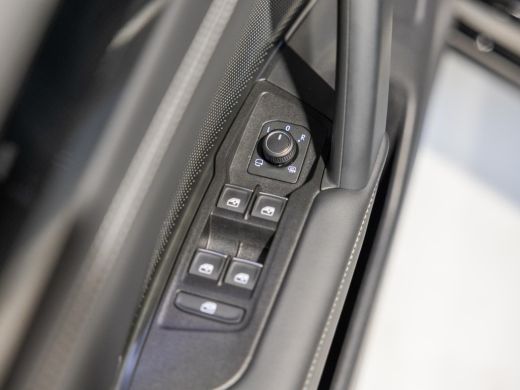 Volkswagen Tiguan 1.5 eTSI Life Edition / 130pk / Rondomzicht camera / Dodehoek assistent / Stoelverwarming / ActivLease financial lease
